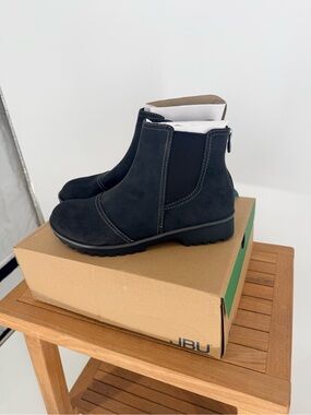 New JBU FALL 2022 WOMENS Black Suede Chelsea Boot - Comfortable Boots size 8 M